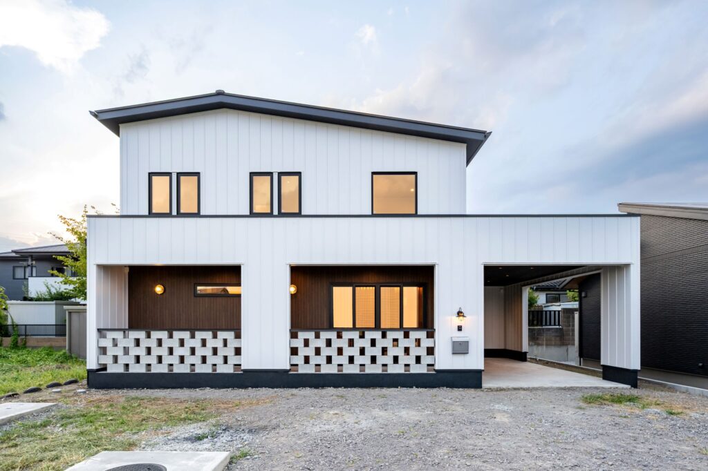 アメリカンビンテージ×昭和レトロ。記憶に残る“エモい”を住みこなす家